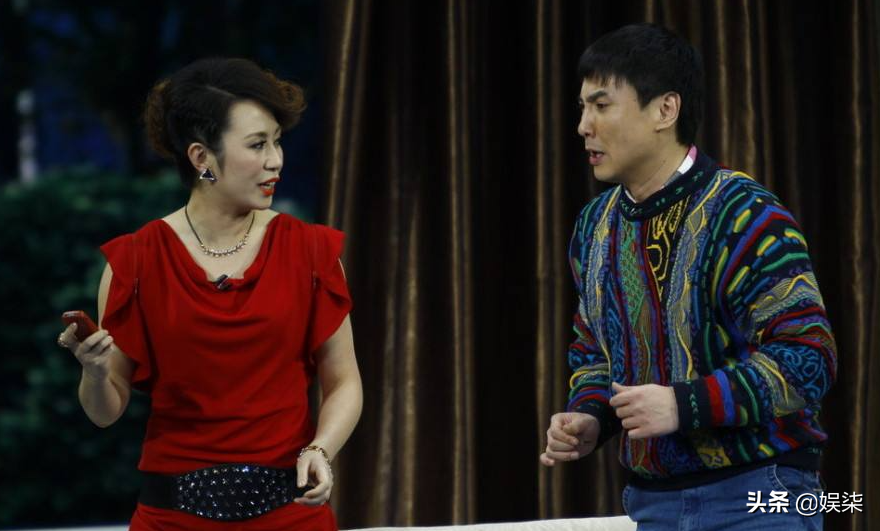 爱吟诗一首的宋晓峰:丑角式微笑,处处作妖.