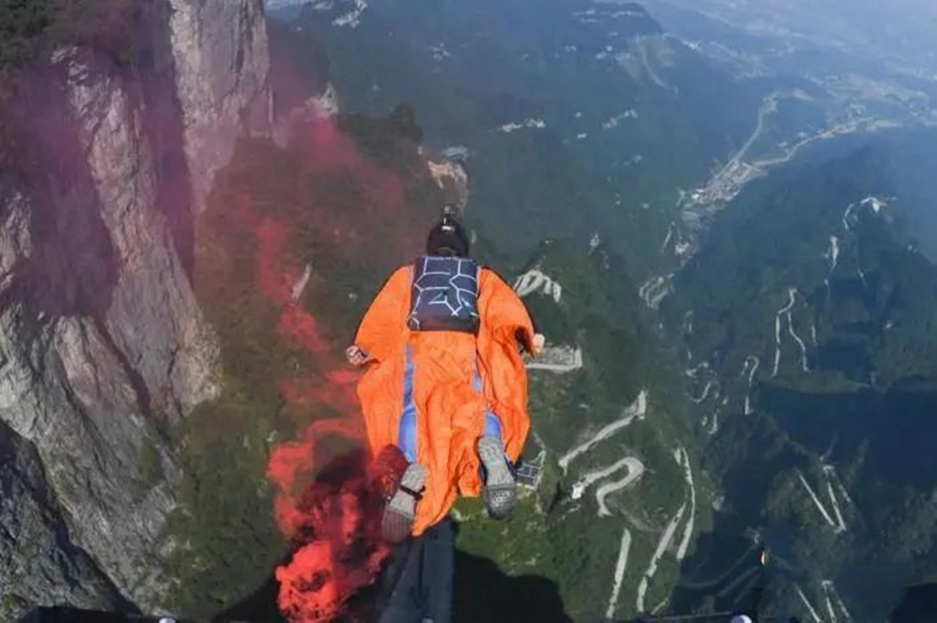 2020年，大学生刘安在天门山翼装飞行时遇难，这项极限运动值得吗