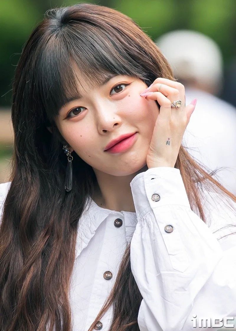 泫雅颜值回春,童颜淡妆才是yyds