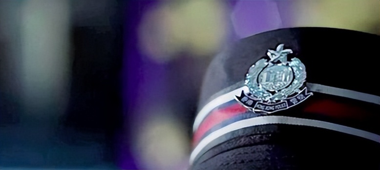 摘皇家警徽，无误差手表，放5次烟花，8部细节拉满的回归题材电影