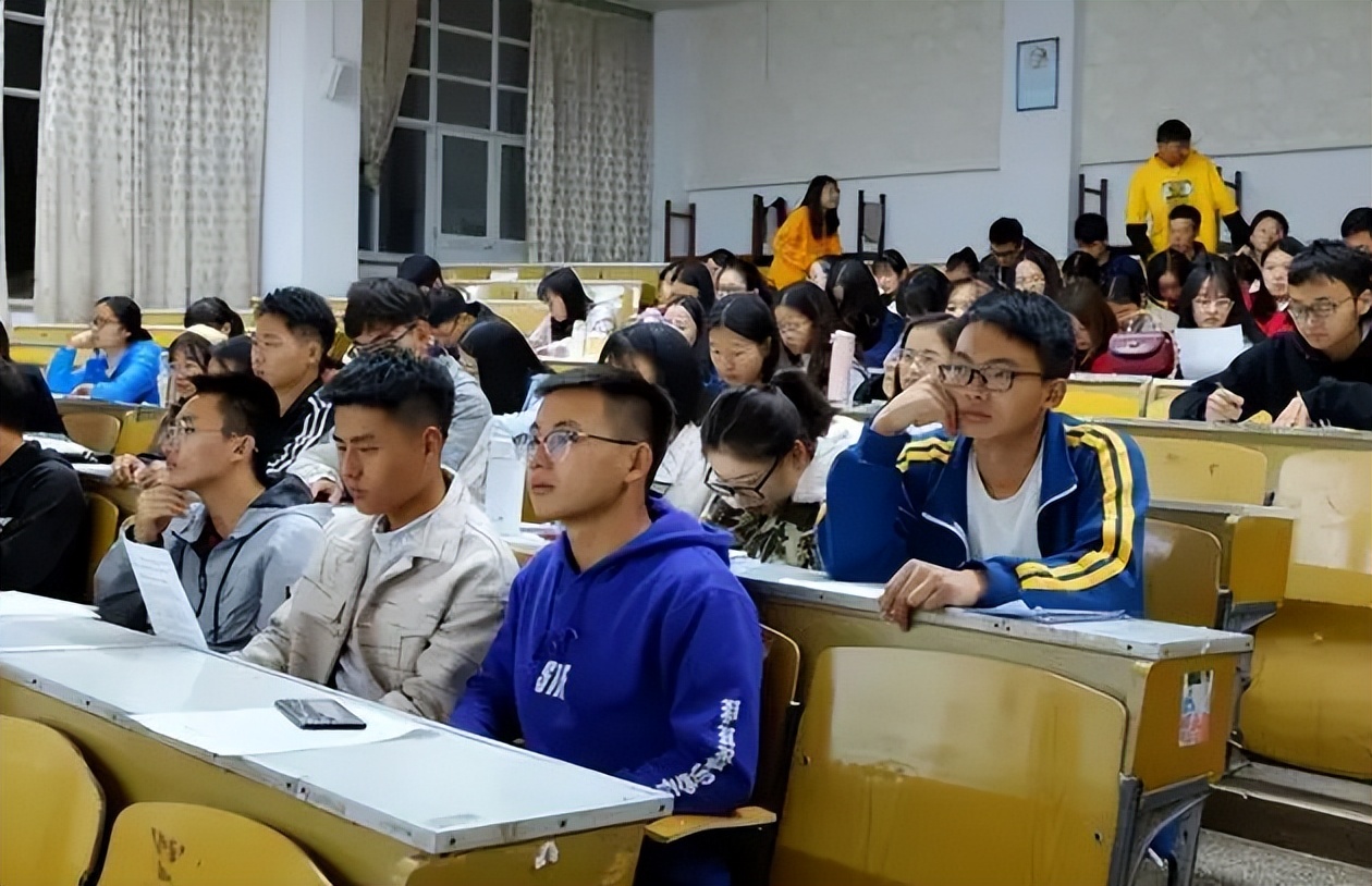 国内大学共分“8个档次”，4档以下就业有难度，你排在哪一档？