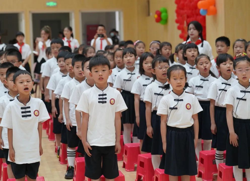 成都高新区朝阳小学举行2021级第一批新队员入队仪式