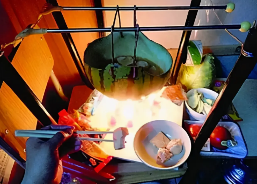 “原来饮水机还能这样用”，大学生宿舍“神操作”，个个令人捧腹