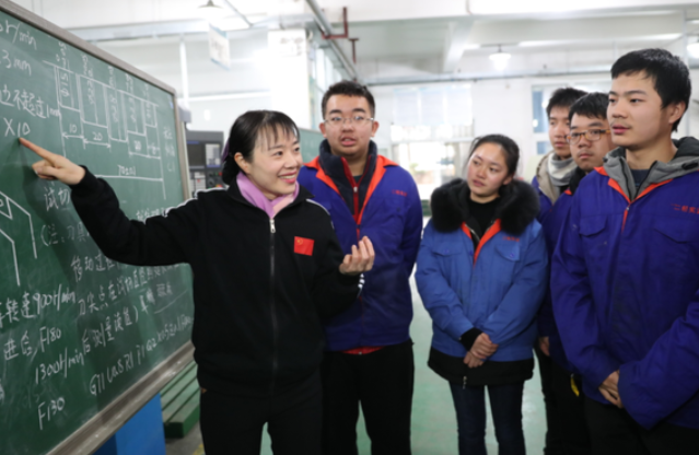 北大博士入职深圳大学7年，月薪3000开不起网课，网友直言不敢信