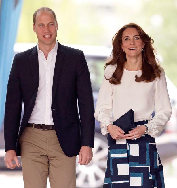 英国皇室撒狗粮！威廉王子晒圣诞照，兑现三年前对妻子许下的诺言