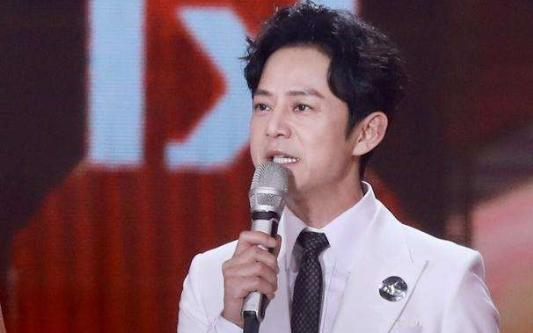 48岁的何炅，也走到了今天