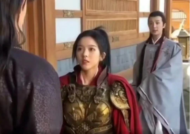 国服萝莉王奕萌人气暴跌后转型拍戏？网友还是回去coser吧！