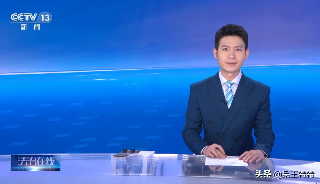 央视新面孔陈怡博首秀《国际时讯》，国字脸长相适合新闻节目