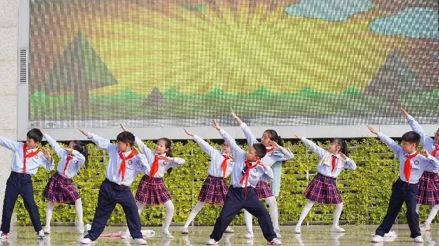 成都高新区中和小学开展“五一致敬最美劳动者”主题活动