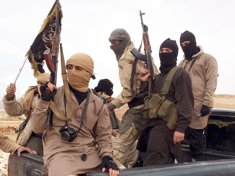 后来十九世纪阿富汗战争期间,英军发现这帽子除了保暖以外,还能很好的