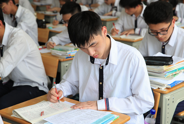 高中“学科难度”排名表，榜首惹人质疑，物理学科却没进入前三