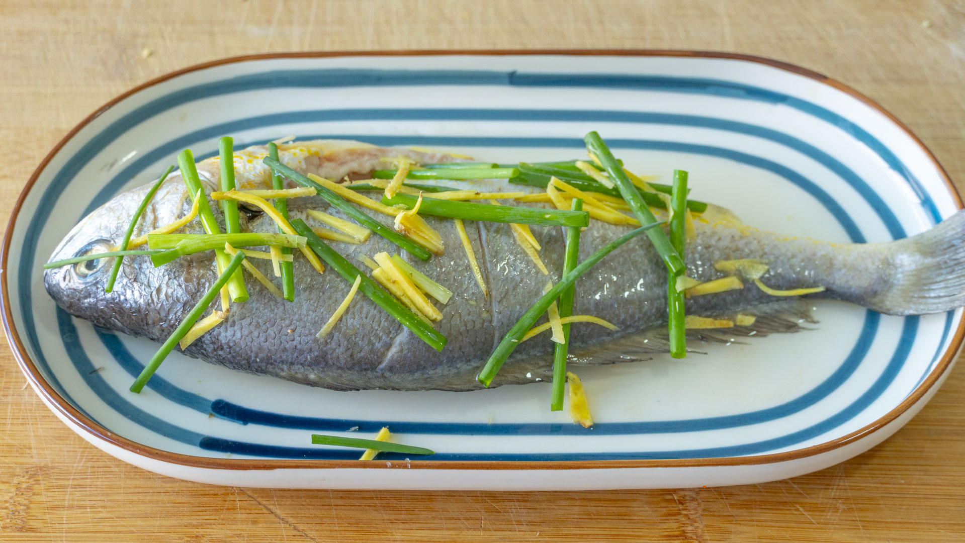 无论蒸什么鱼，这“2步”都不能省！鱼肉细嫩鲜嫩，一点腥味都没