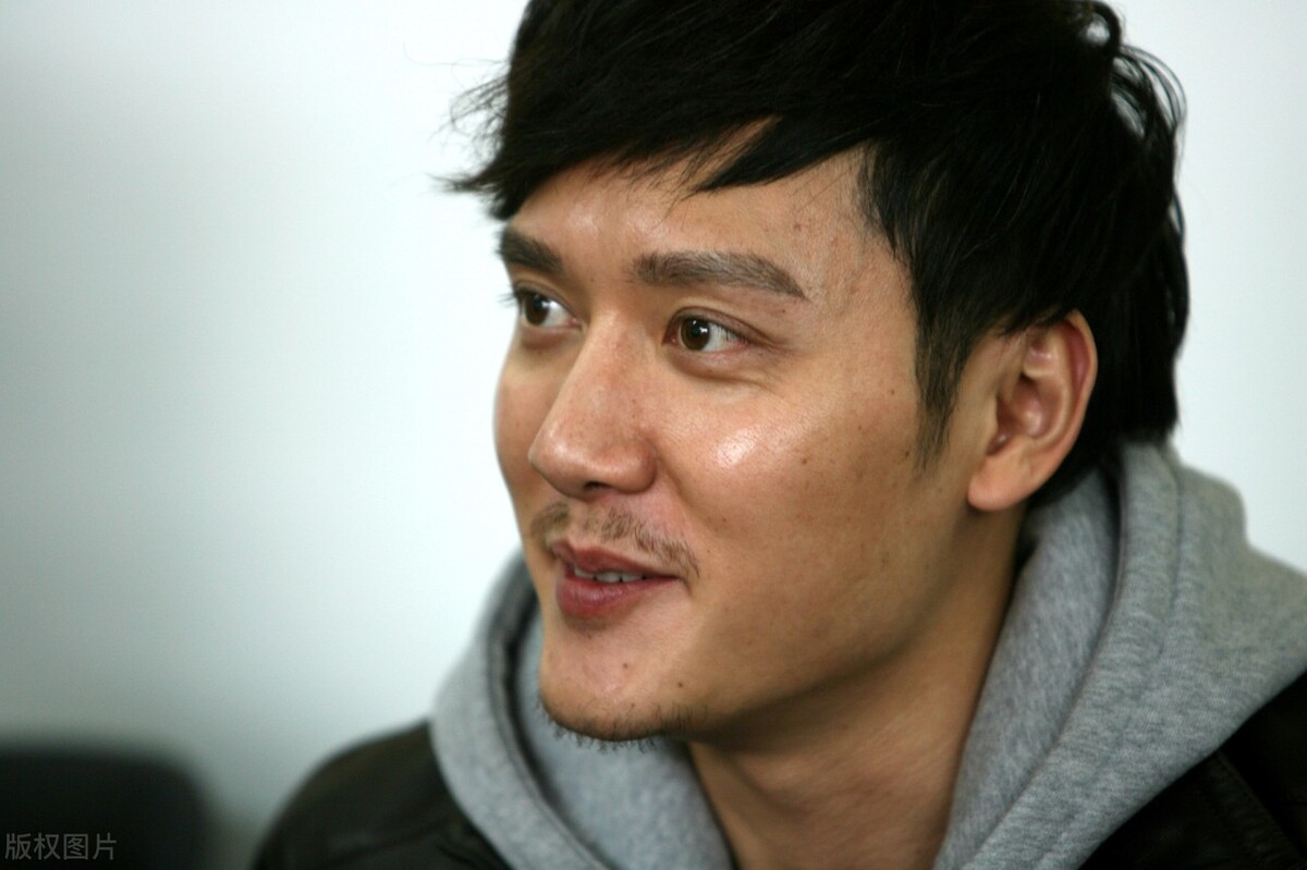 富二代家业规模(冯绍峰个人资料简介及家庭背景) - 小新网