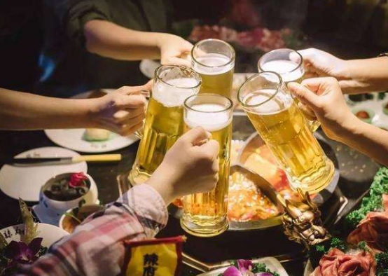 排尿很黄、异味很大？身体或是在向你暗示这5件事，别忽视了