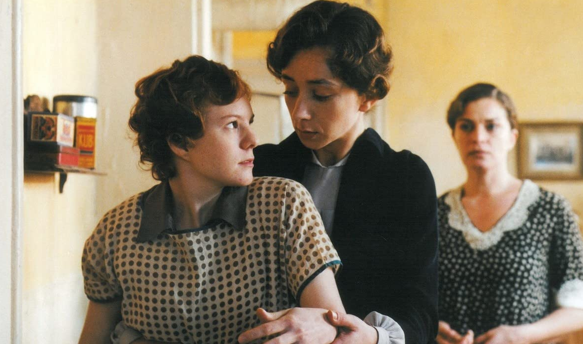 震动法国！女佣姐妹血腥狂欢、虐杀雇主一家，却被崇拜是正义化身