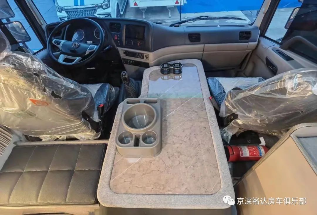 B型房车竟然能有那么大的空间，并且还配有四驱系统，24V双发电机