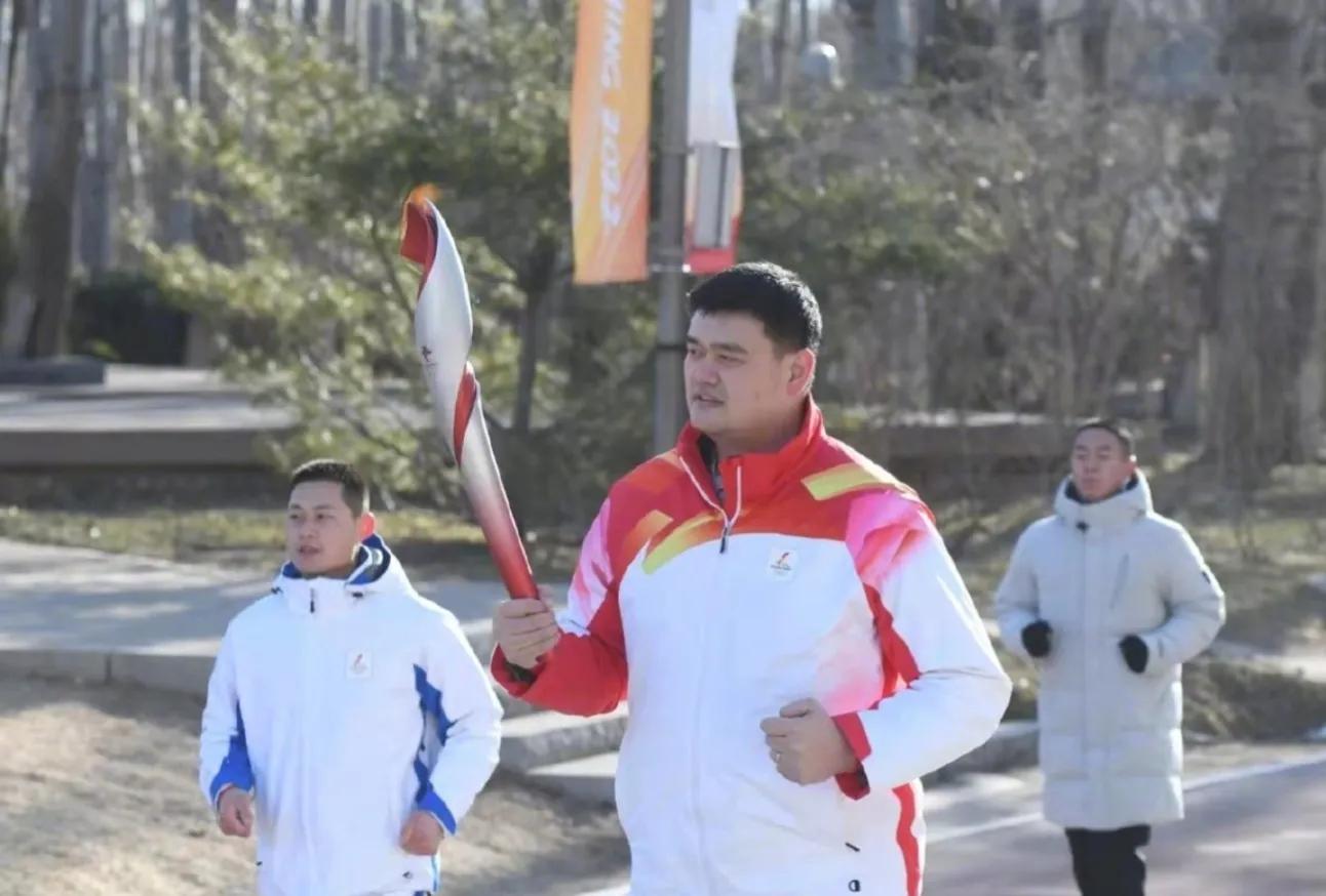 2008奥运会开幕式有哪些明星(北京冬奥会火炬接力亮点：成龙吴京充满正能量，姚明身高有辨识度)