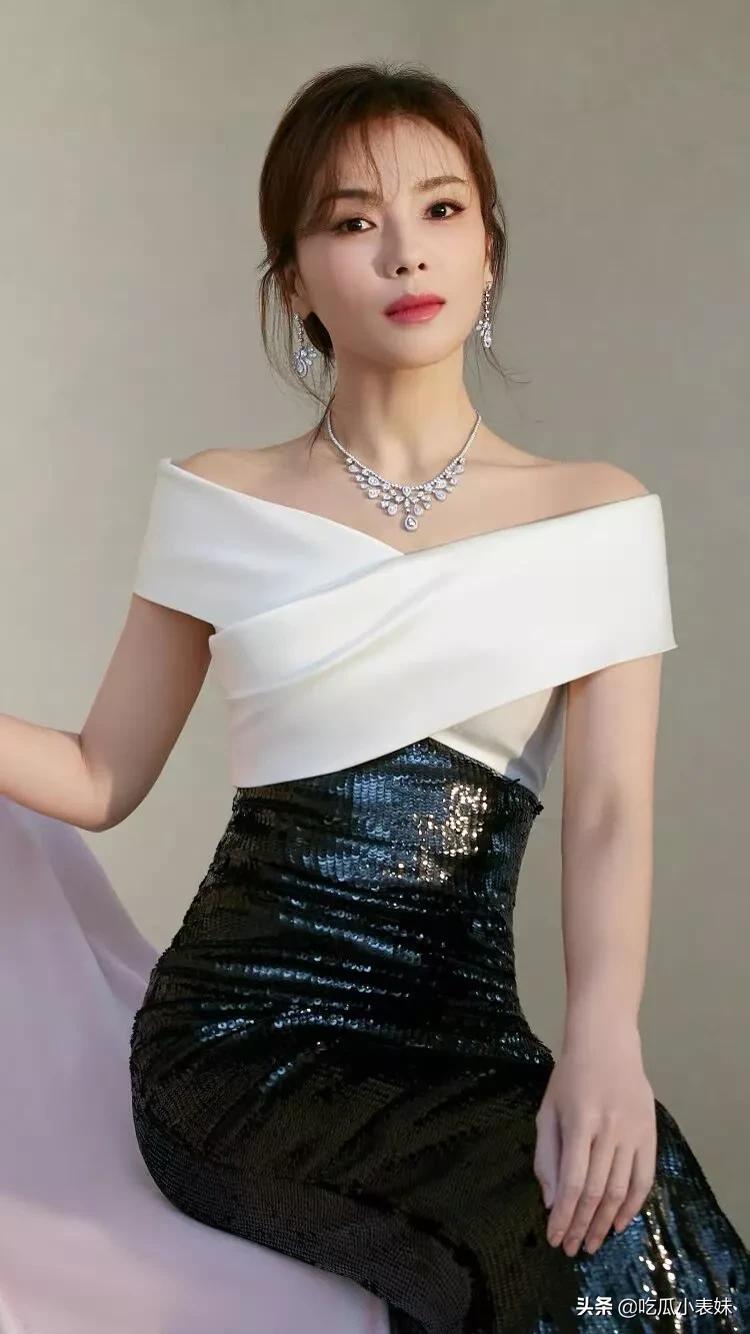 刘涛迷人美照，衣着光鲜，靓丽时尚，真的好美