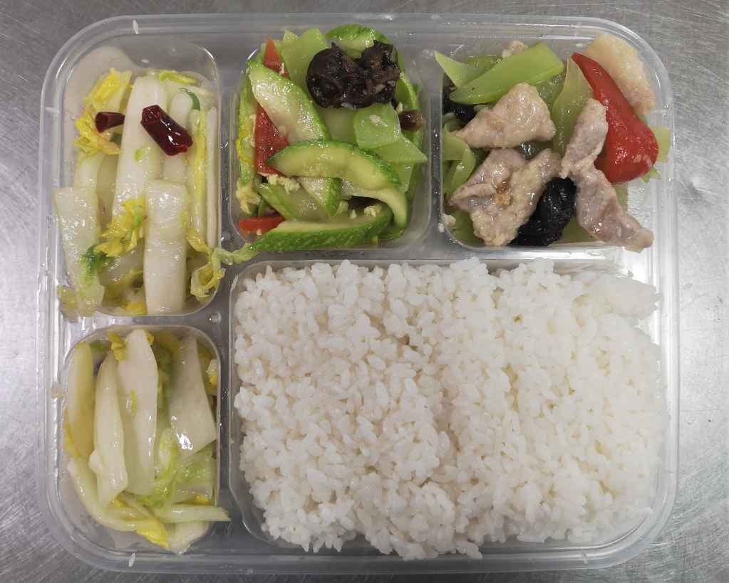 西安一高校推出一元爱心餐传递抗疫温暖 学子纷纷点赞：爱心餐暖胃又暖心