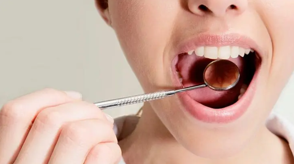 肝不好的人要管住嘴巴，口腔有这4种变化，提示肝硬化