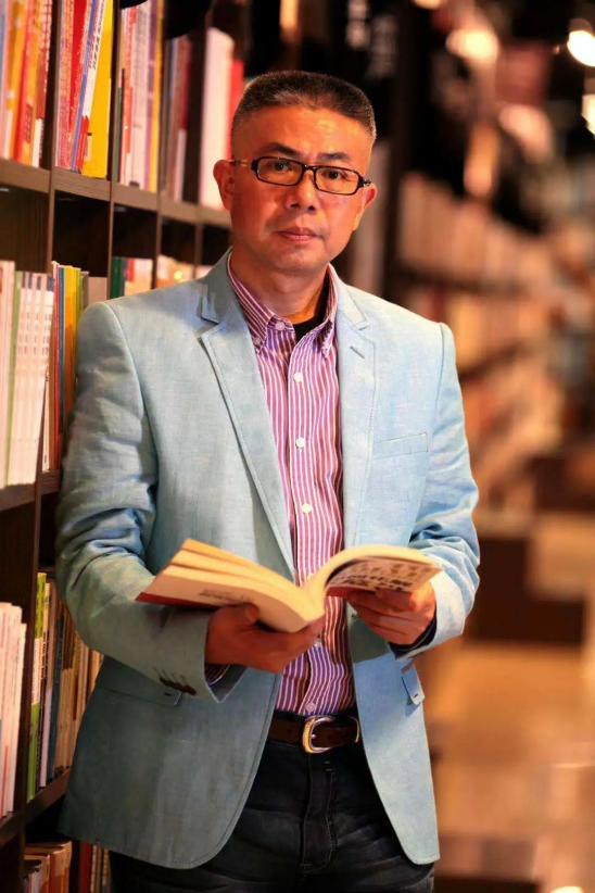 登上央视，对话朱迅！这位全国连锁品牌创始人，实体店遍布全国，是南大校友