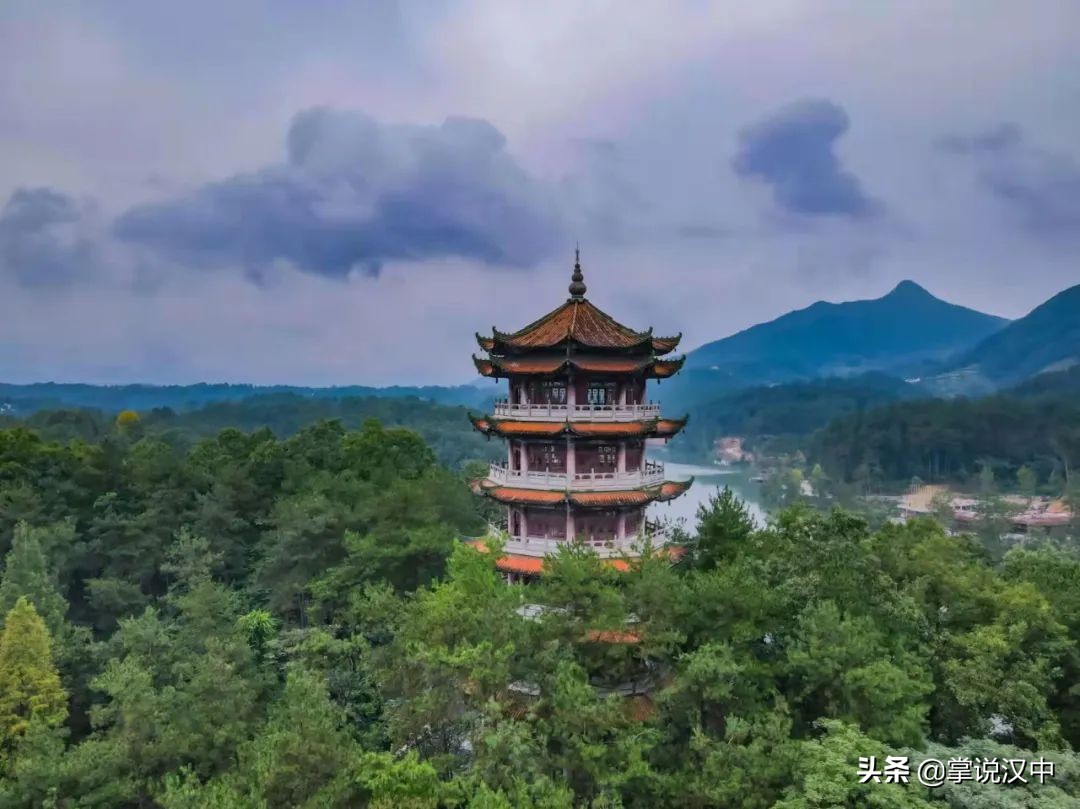 漢中南湖景區(qū)郁金香花開正艷 花海+漢服 4月2日一場視覺盛宴來襲