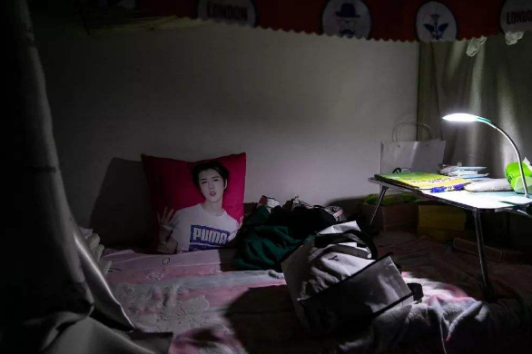 高校女生和男友在宿舍住半个月，被室友举报不道歉，还骂室友矫情