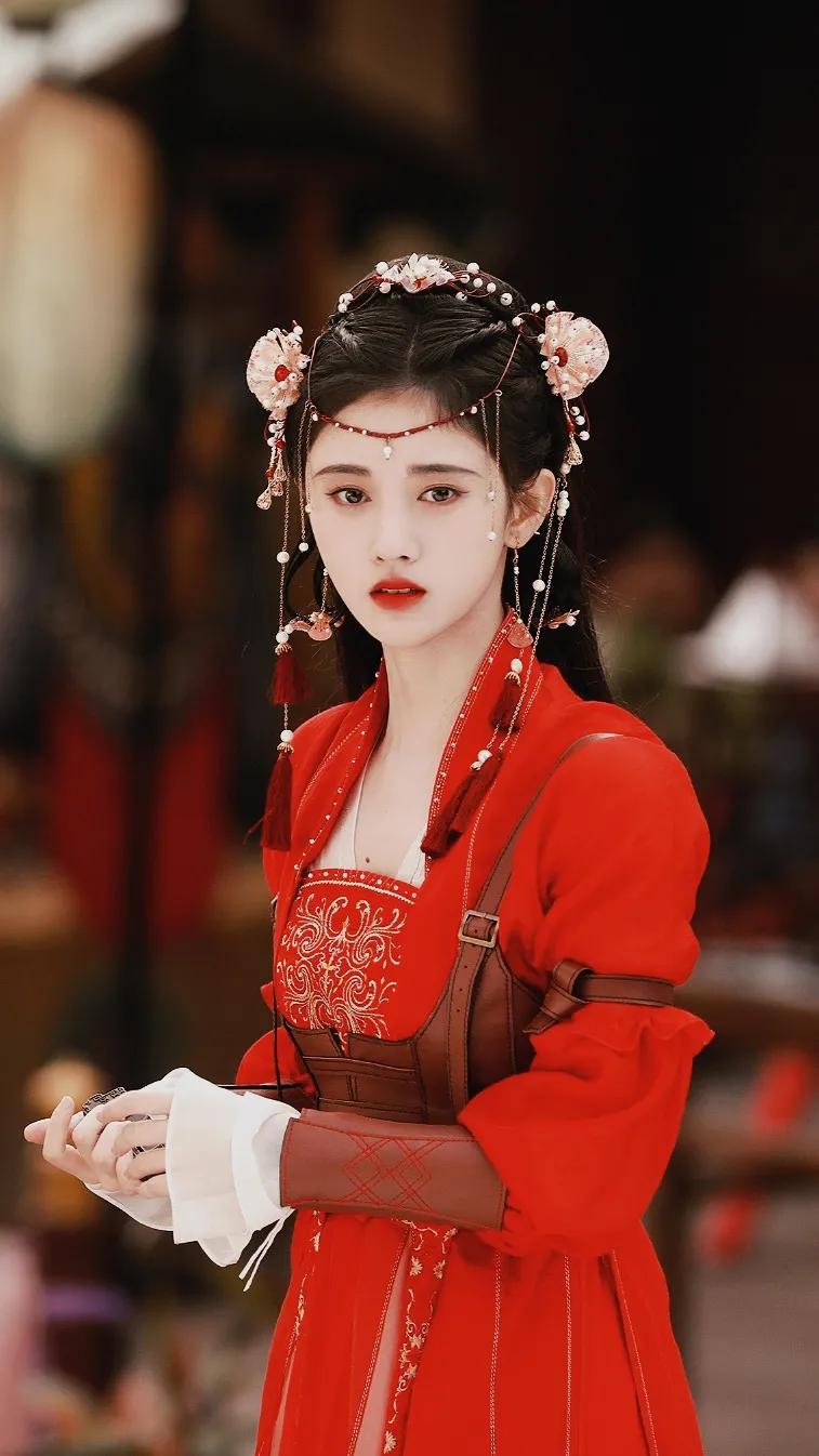 精美图集｜鞠婧祎造型大赏