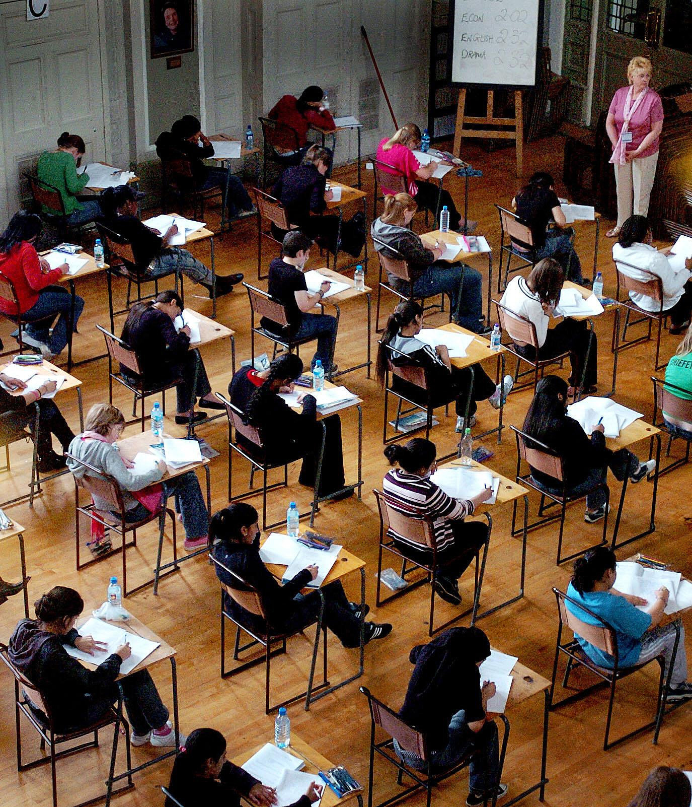 毕业前最后一堂考试被举报作弊，学位证毕业证被注销！学生起诉复旦大学：我没作弊