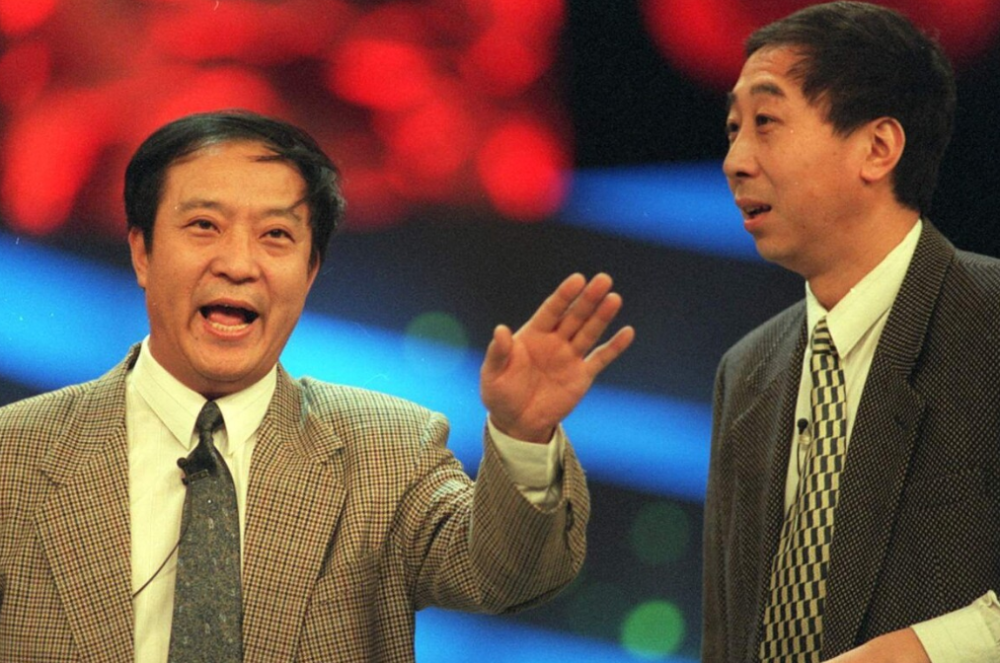 走红后抛下冯巩去当官,72岁的牛群如今怎样了?