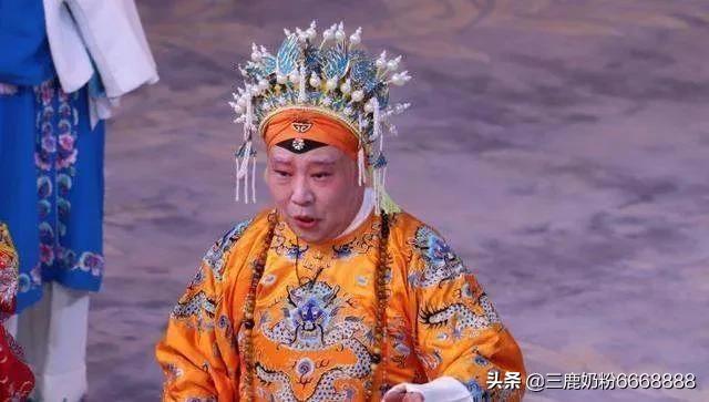 郭麒麟开400万豪车，却送不起老郭一件蟒袍，蟒袍到底多贵重