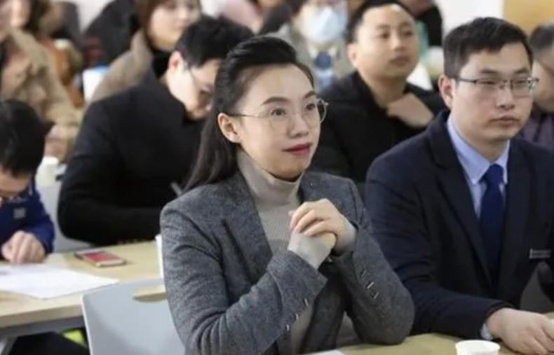 “一个月工资一年也花不完”，91岁北大教授自曝退休金，网友酸了