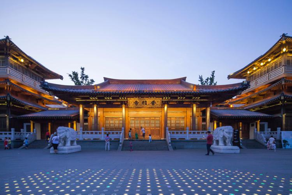 灭门案逃犯混成高僧，藏身17年，开着奥迪进出寺庙