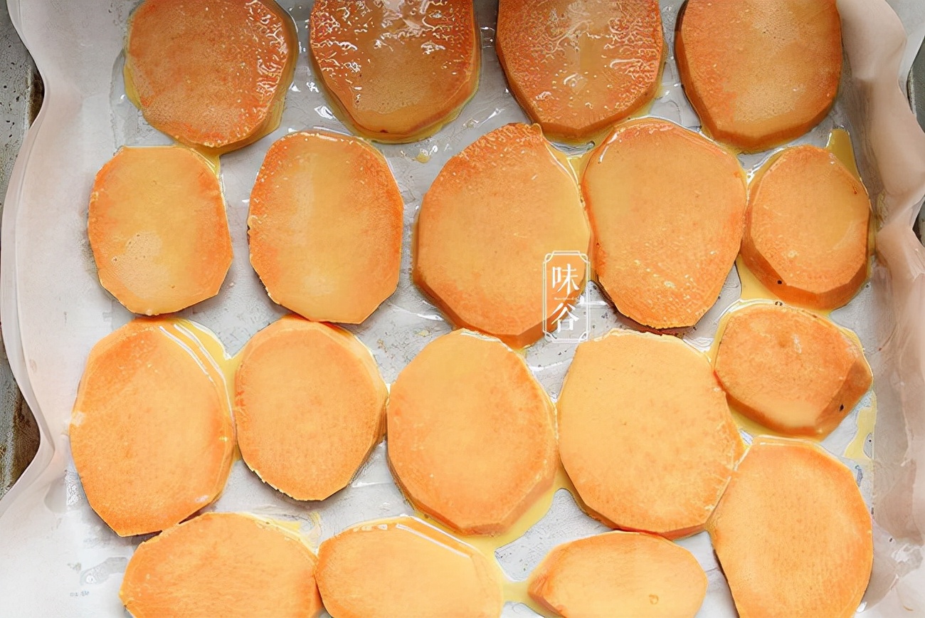 冬天红薯学会这样做，不煮不炸，酥软香甜又解馋，孩子们吃嗨了