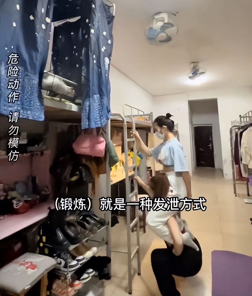 湖南一女大学生在宿舍锻炼，舞蹈生变“武术生”，评论区笑不活了