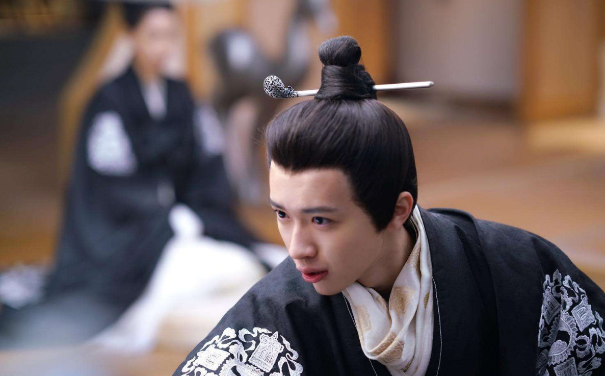 妻子梦见丈夫得天下,醒后欢喜告知他,丈夫一听,立刻将其杀害