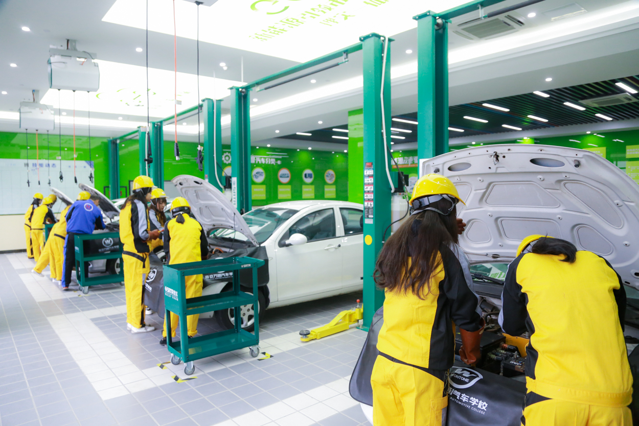 职高/中专/技工学校毕业生的出路在哪里？