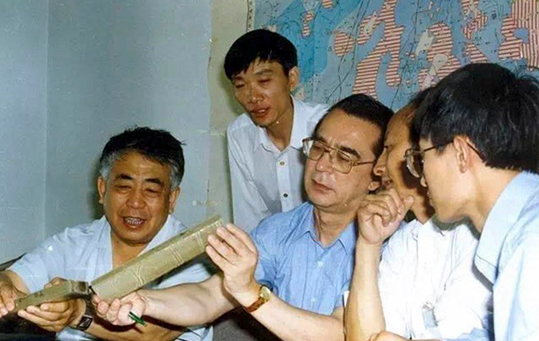 66年前高考成绩接近满分，却被清华北大拒收的混血男孩，后来怎样