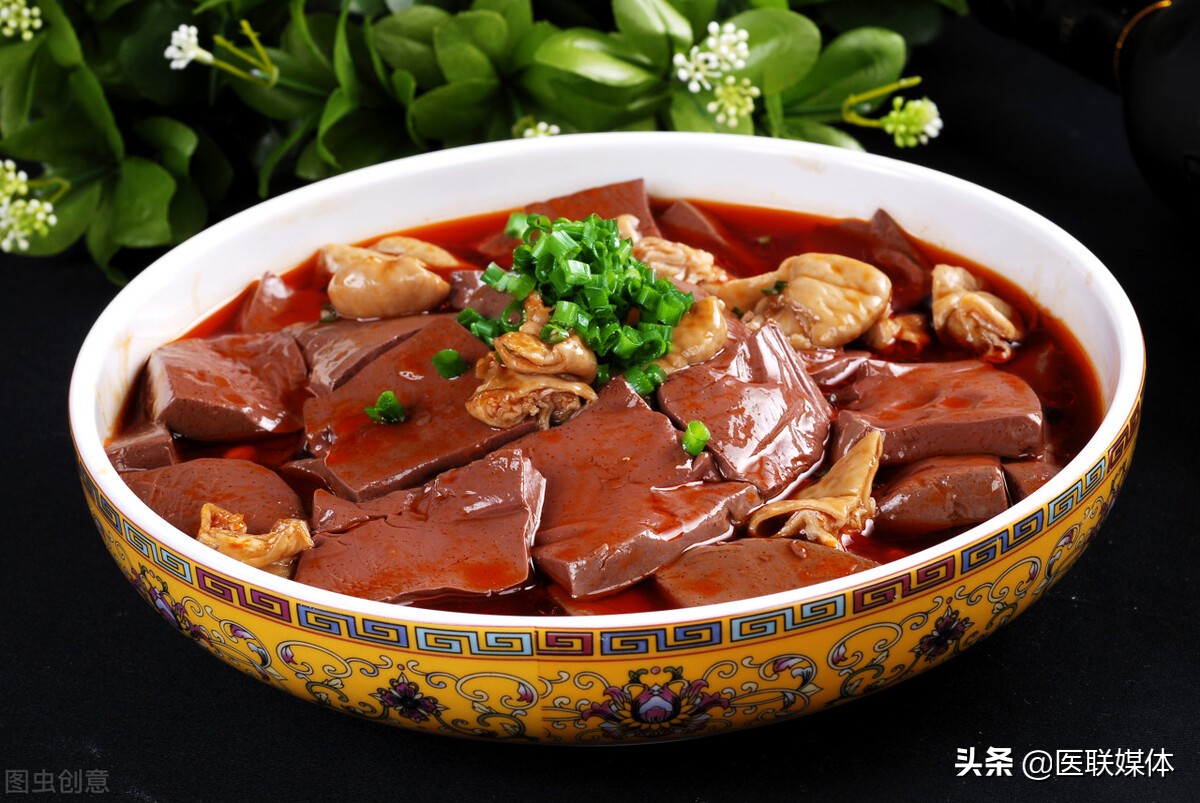 吃猪血后拉出黑便,是在排毒吗?别傻了,留意这2个原因