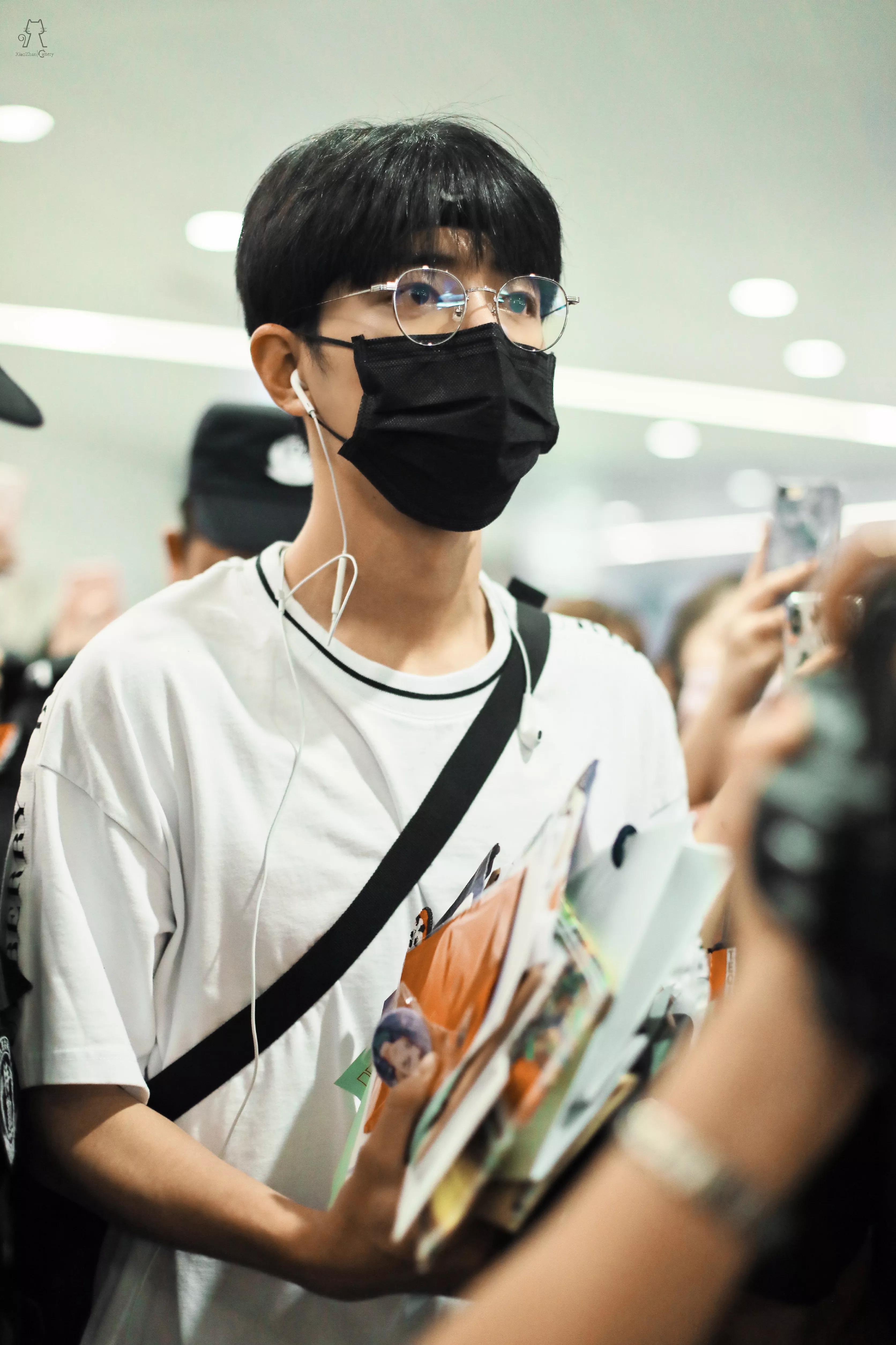 考古肖战:2018年9月—12月机场时间线汇总,今天请叫我收图狂魔