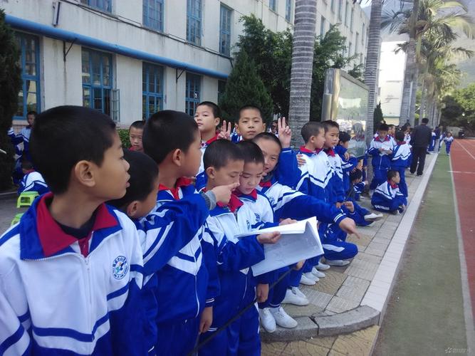 学生在校受伤，家长要闹到相关部门，班主任该如何处理？