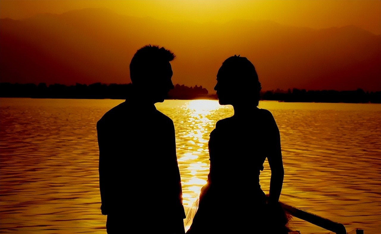 2012年，上海富商包养大学生，生仨娃花费2000万，最后发现被骗了