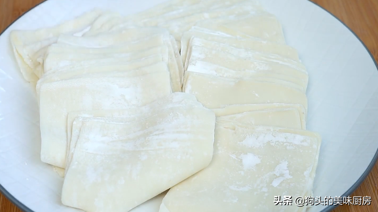 懒人早餐我就服这个做法，不揉不擀面，几分钟做一锅，酥脆鲜香
