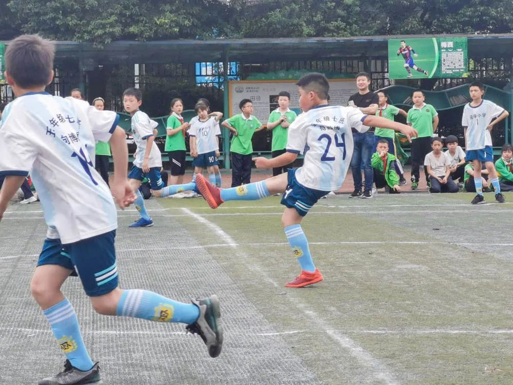 双流区迎春小学举行第七届校园足球班级联赛暨啦啦操比赛颁奖仪式