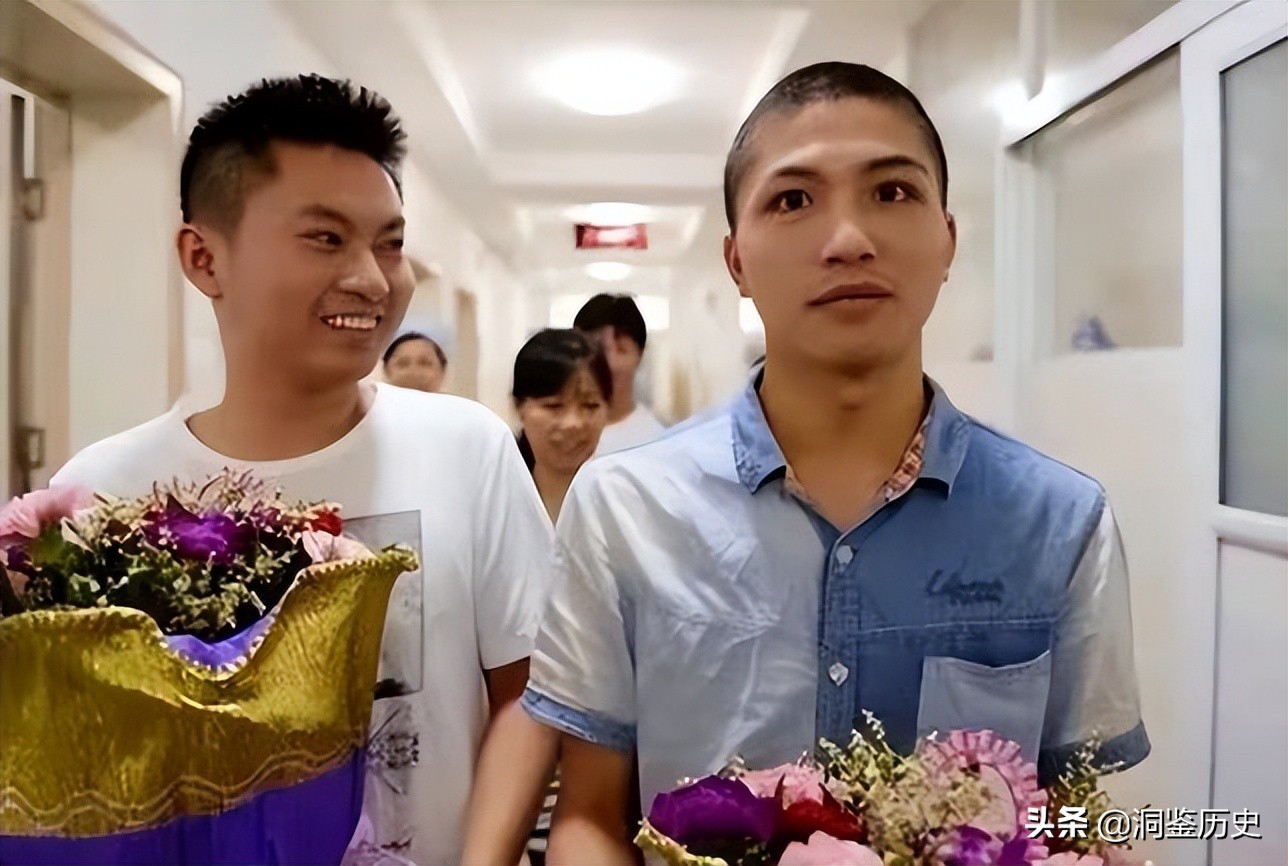 8年前江西两位“夺刀少年”因救全车人错过高考，如今怎么样了？