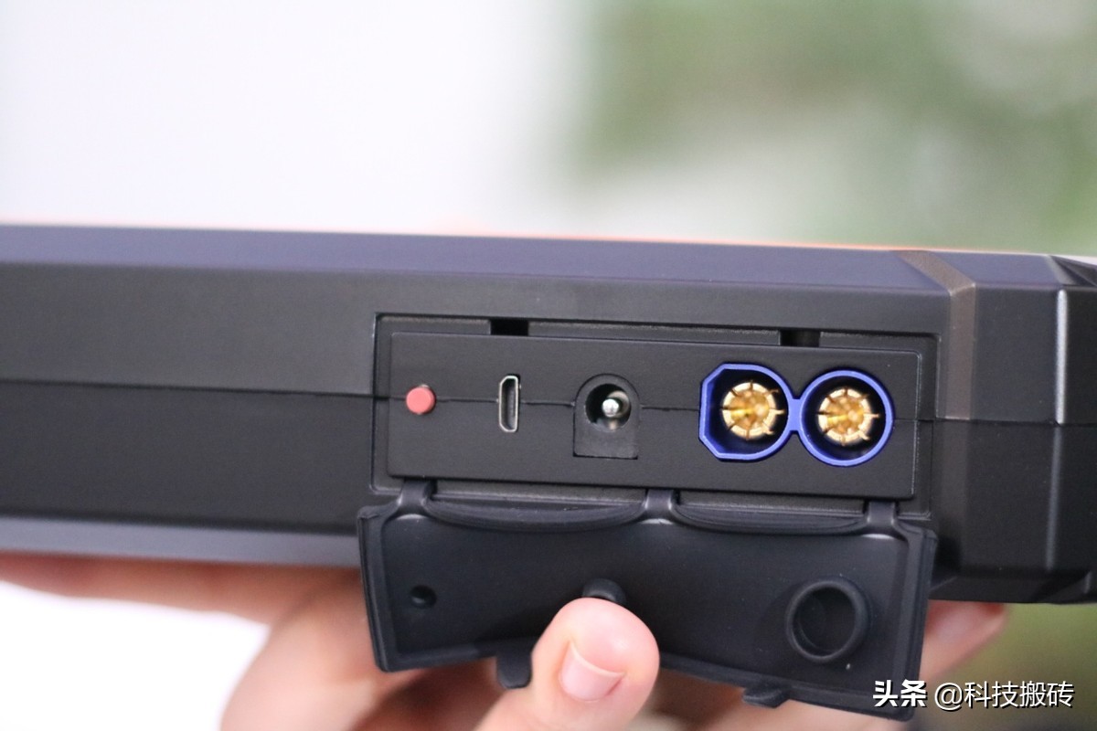 不用充电就能给汽车打火？Autowit超级电容启动电源评测