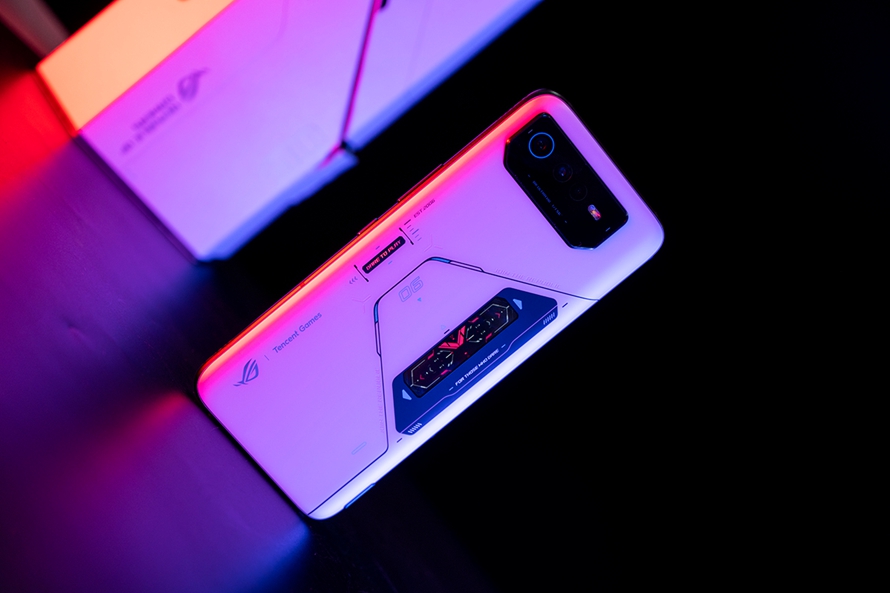 腾讯ROG游戏手机6 Pro首发评测，搭载骁龙8+处理器，驯龙成功