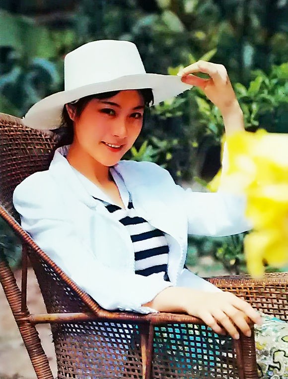 演员陈烨：巅峰时赴美留学，嫁美国丈夫生二子，如今她值得吗？