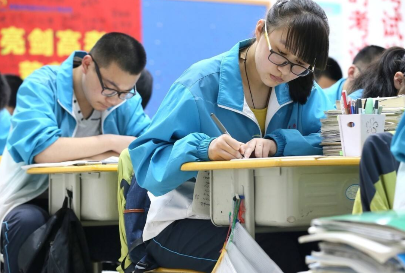 高考过后才发现，普通班的鸡头和重点班的凤尾，差的不是一星半点