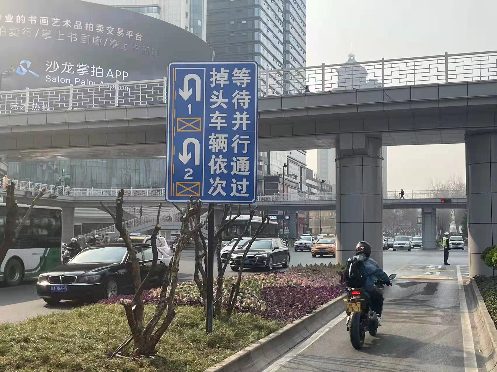 小寨十字首次实现多车“并联掉头”，通行率可提升10%以上